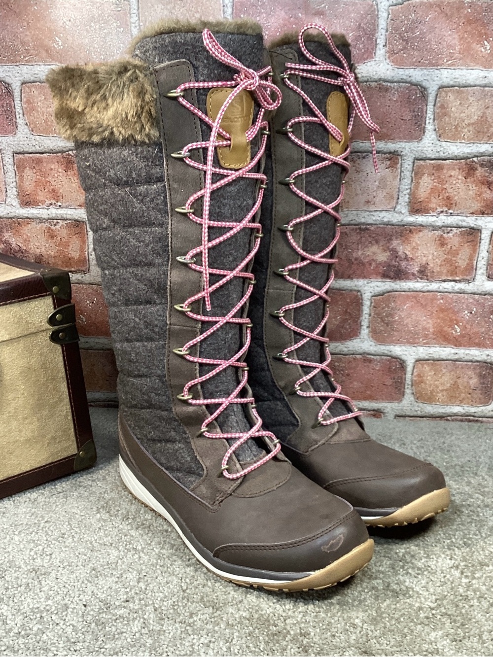 Salomon Hime High womens tall winter boots size 8.5